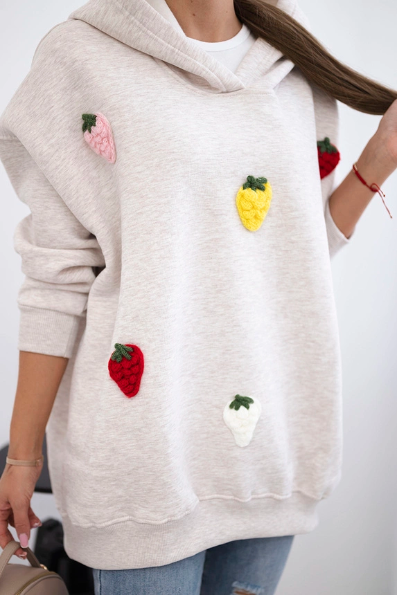 Bluza ocieplana z motywem truskawek , Beżowy Melanż Uniwersalny , Bluzy , TR , pol_pm_Bluza-ocieplana-z-motywem_23 , 9629 Bluzy Discount-30 Live 15.11.2023 Odzież Damska Rabat20 Wszystkie Produkty