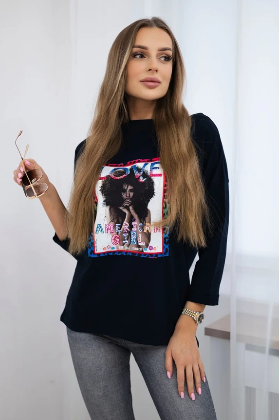 Bluzka z grafiką American Girl S/M - L/XL , Granatowa , Bluzki , TR , pol_pm_Bluzka-z-grafika-American_1_67d48eb7-c67f-4b62-9d17-adbf16f315a0 , 0086 Bluzki Odzież Damska Promocja Wszystkie Produkty