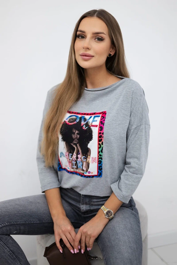 Bluzka z grafiką American Girl S/M - L/XL , Szara , Bluzki , TR , pol_pm_Bluzka-z-grafika-American_3c41aeb0-c2c0-40a6-826e-684ca63a8c58 , 0086 Bluzki Odzież Damska Promocja Wszystkie Produkty